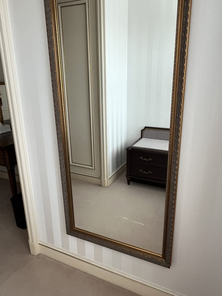 Full-length mirror and wardrobe in the Semi-Suite