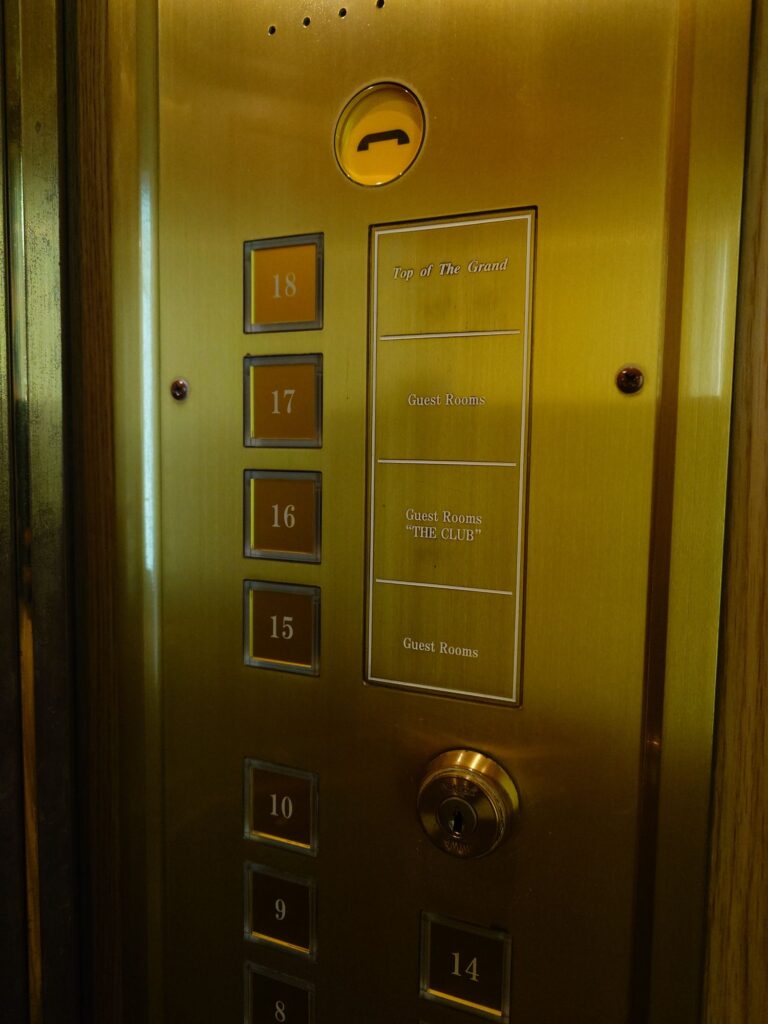 Hotel New Grand club floor corridor, Tower Wing