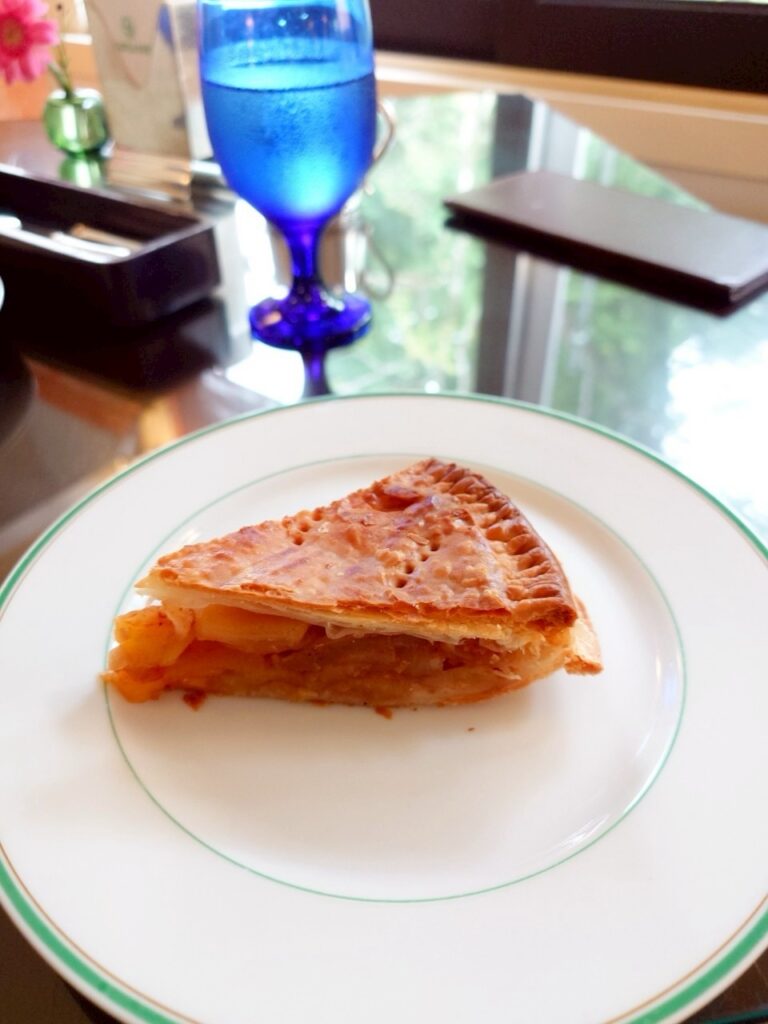 富士屋ホテル　アップルパイ　ラウンジ　ジョンレノン