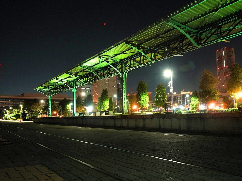 Eclipse with old platform near Red Brick Warehouse